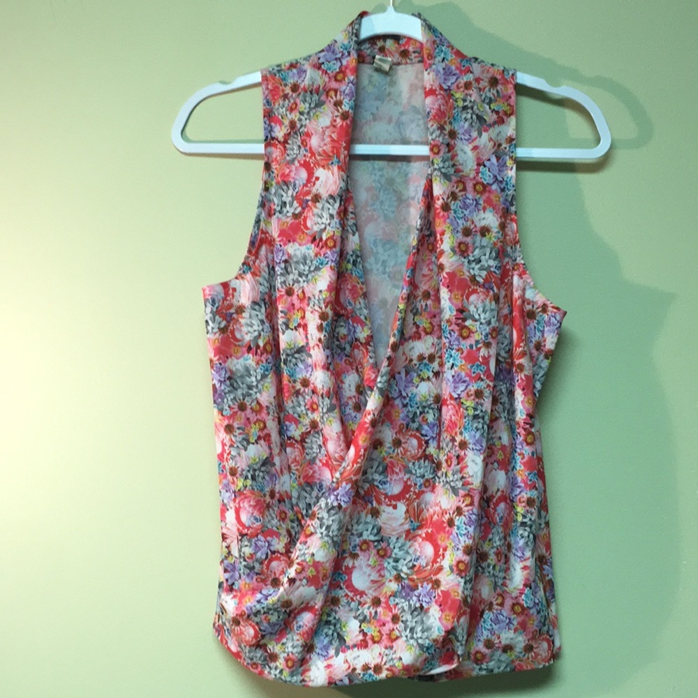 Lululemon sleeveless shirt
